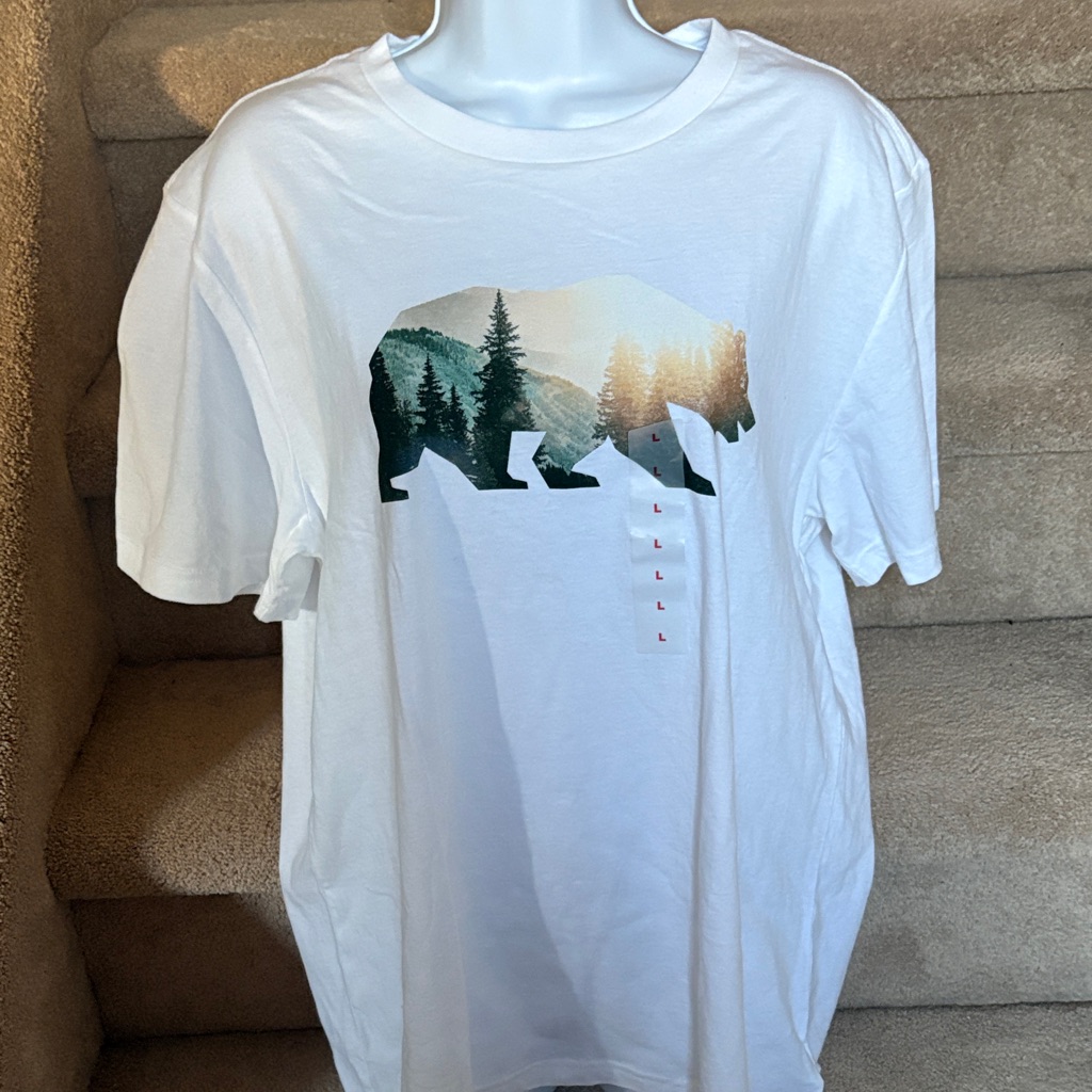 Nwt White Graphic Bear Soft Washed T-Shirt In Size Large